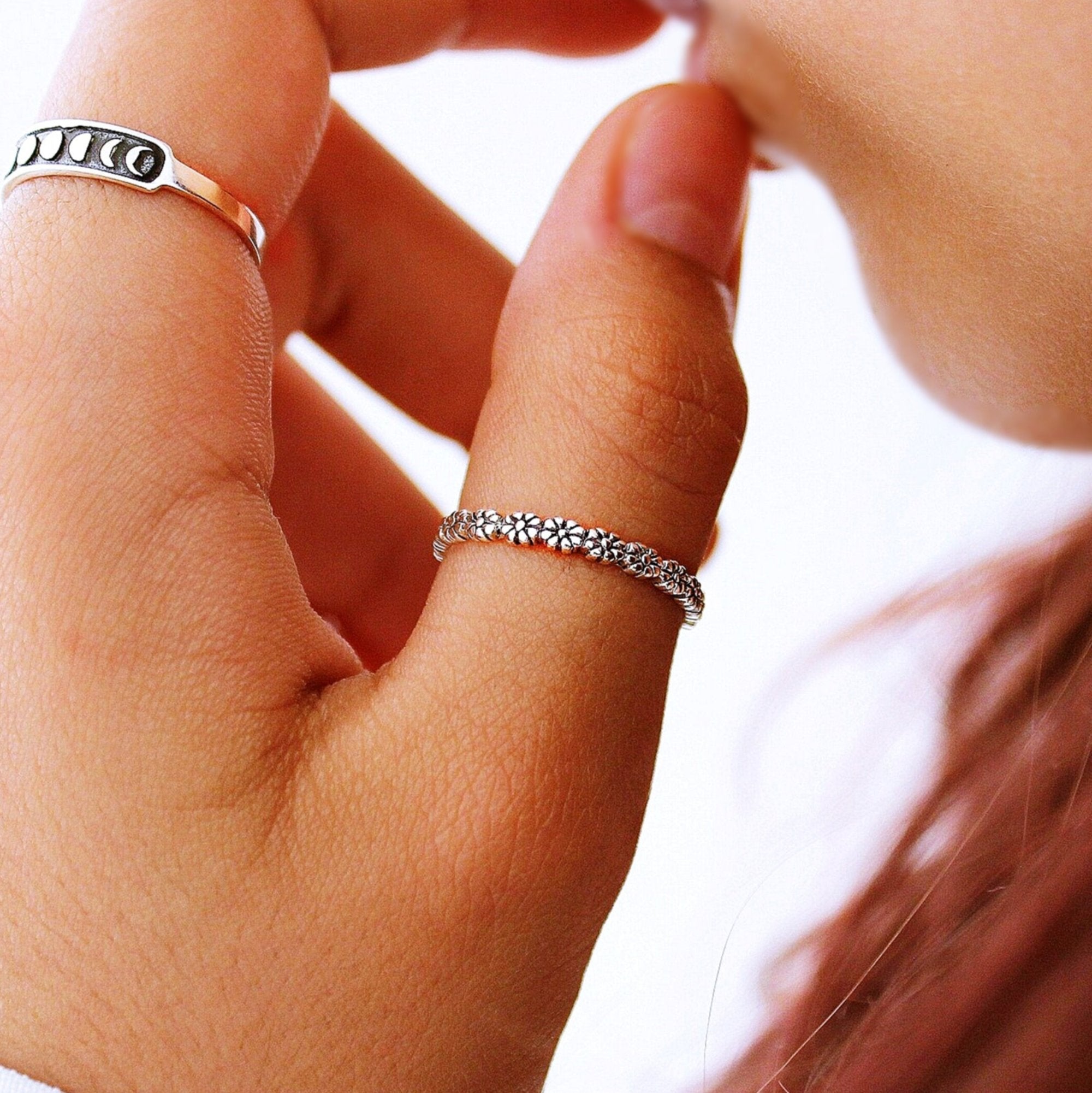 Tiny Daisy Ring