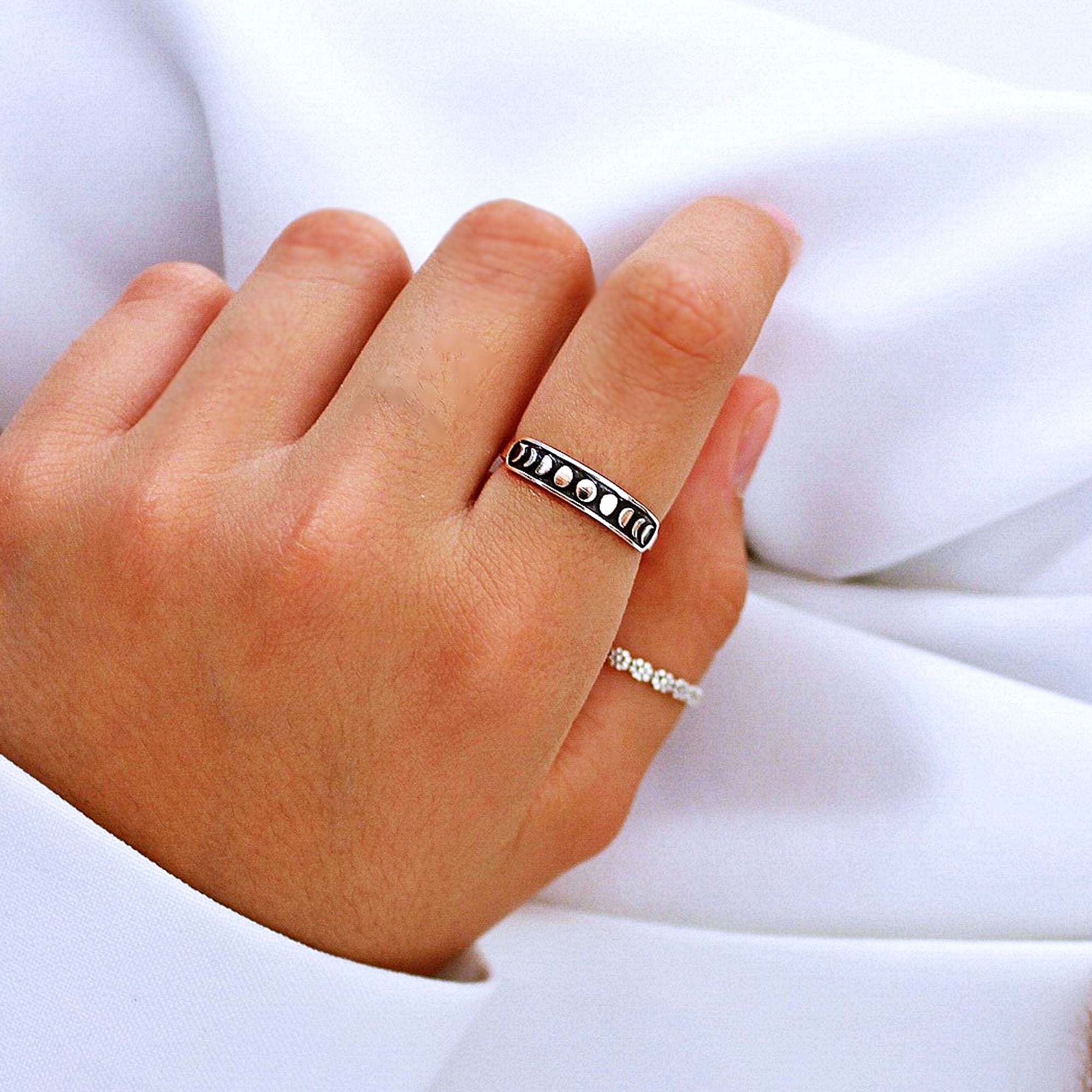 Tiny Daisy Ring