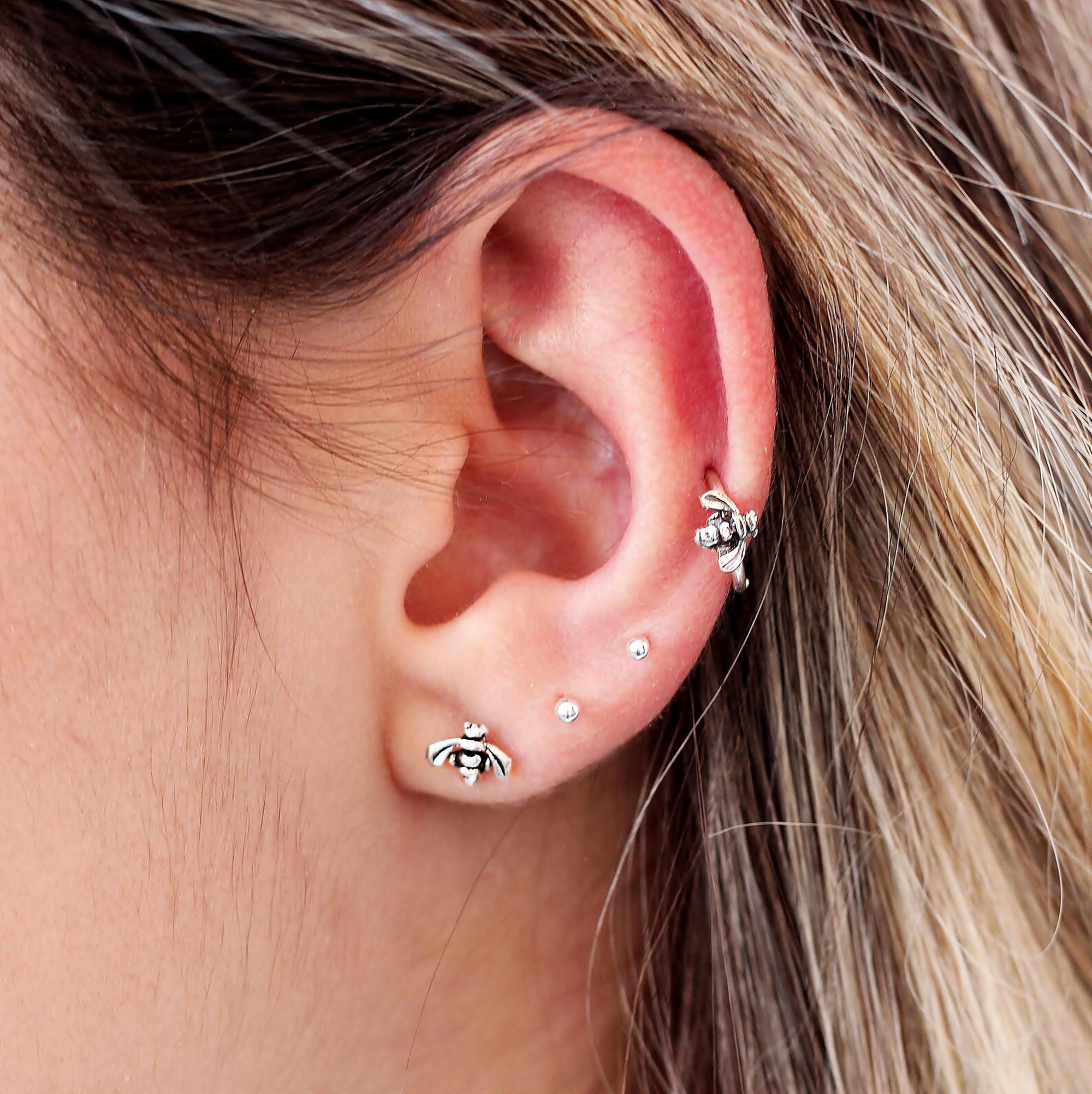 Bee Lobe Stud Earring Gold