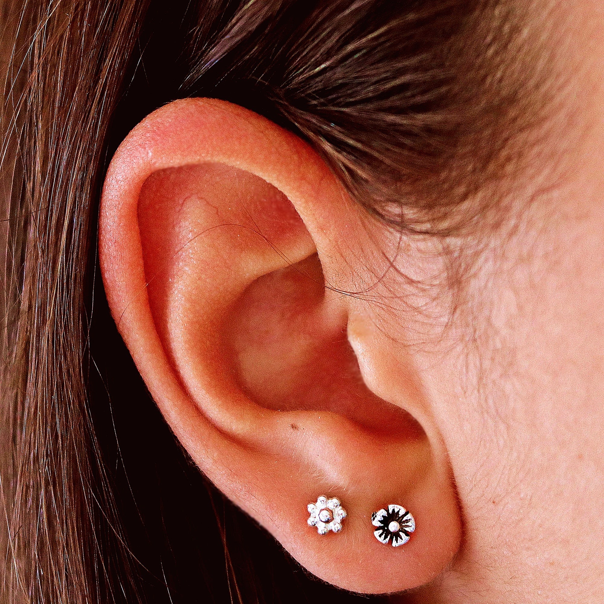ARGOLA CZ BRILHANTES CONCH AMARELO