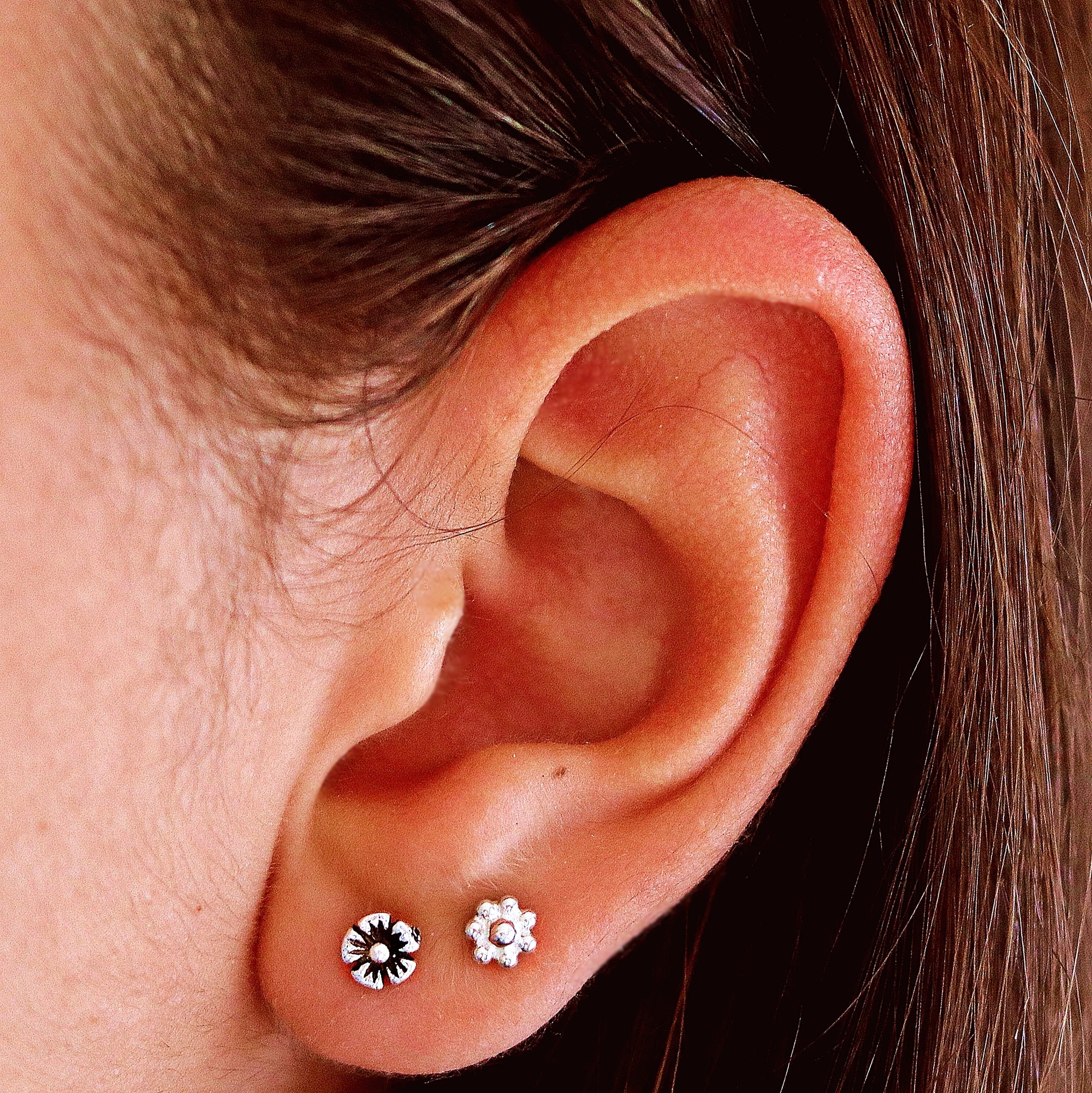ARGOLA CZ BRILHANTES CONCH AMARELO