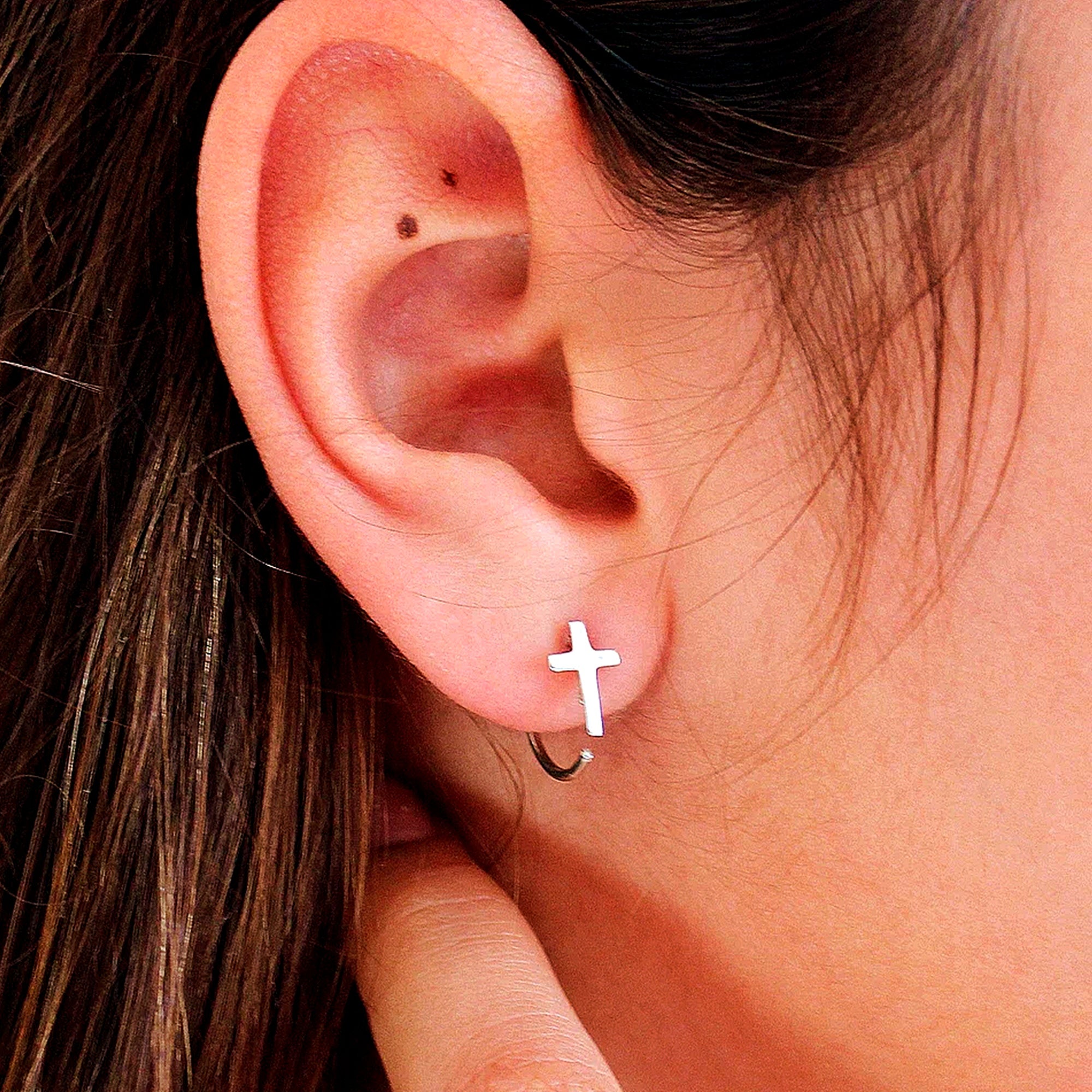 TINY HOOP EARRINGS CROSS