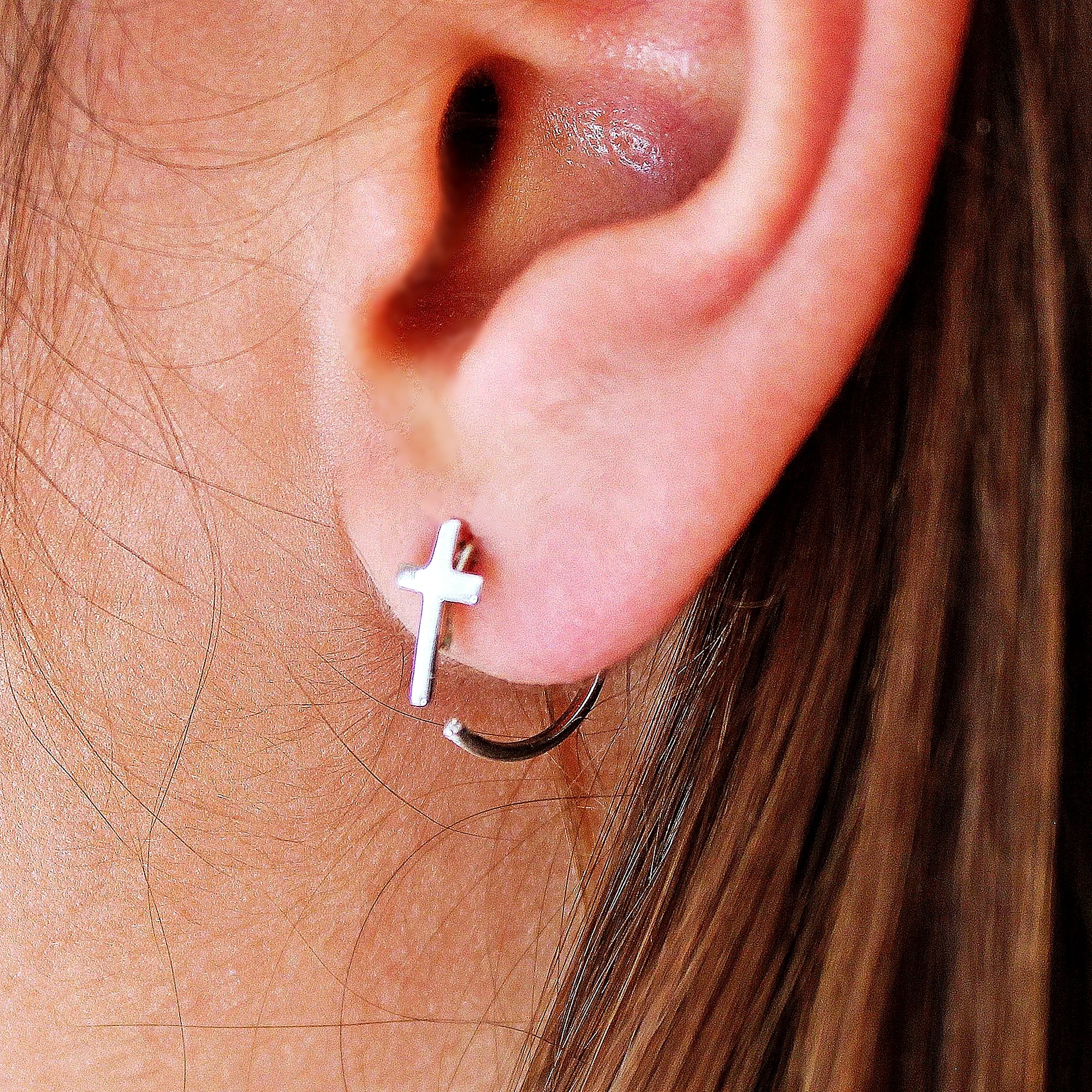 TINY HOOP EARRINGS CROSS