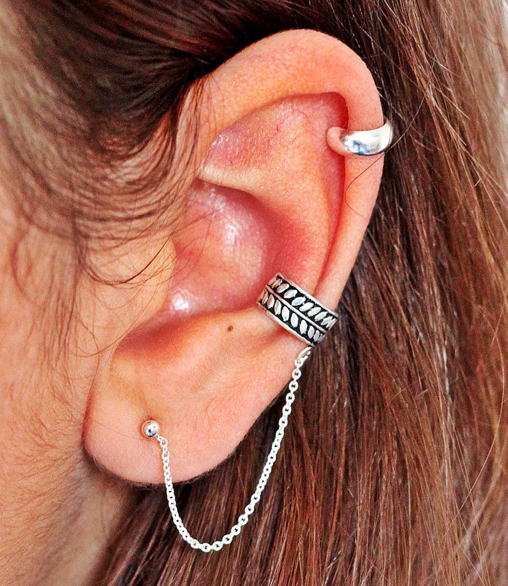 Leafs Ear Cuff With Chain