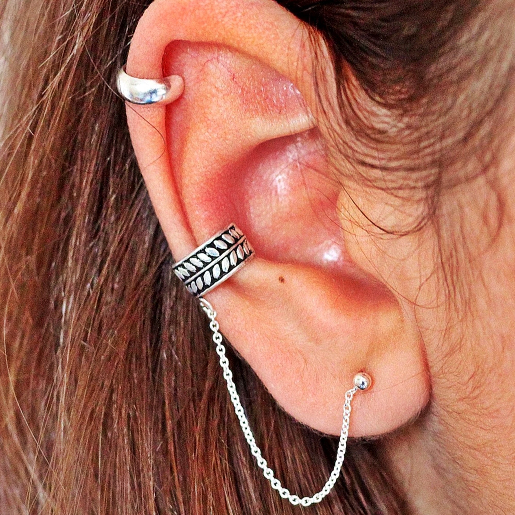 Leafs Ear Cuff With Chain