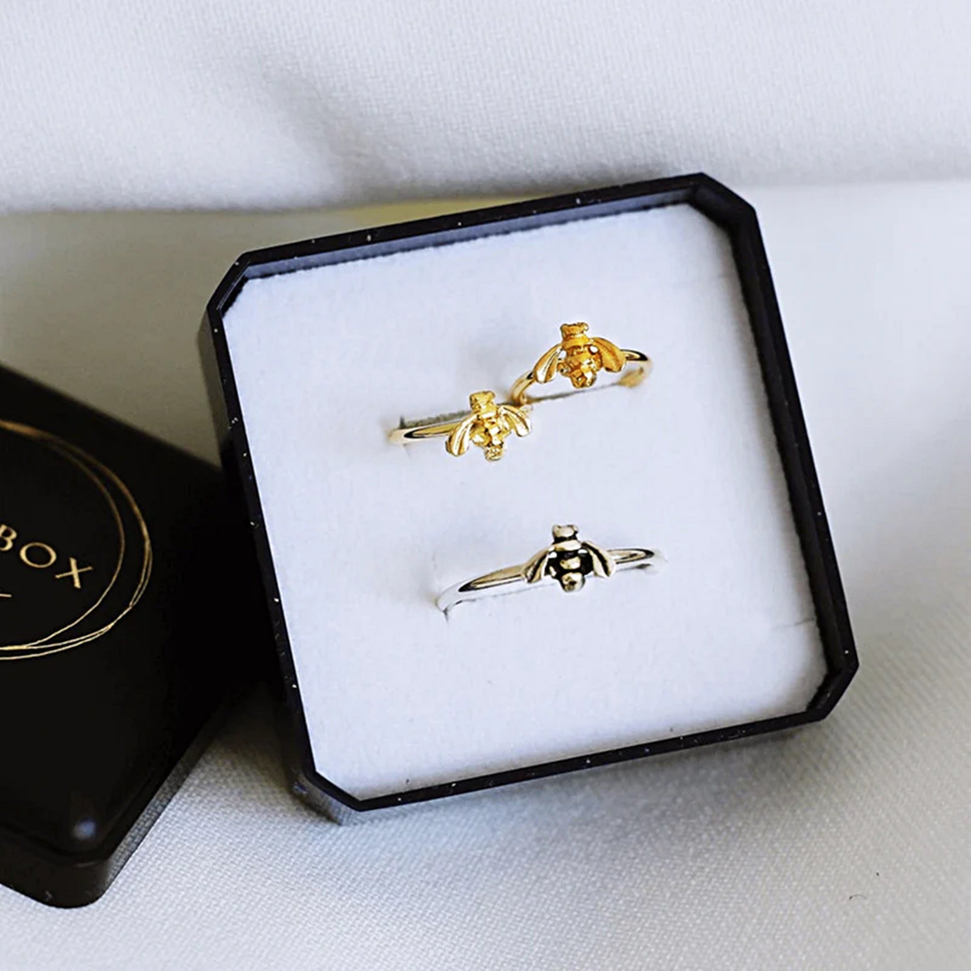 Bee Lobe Stud Earring Silver