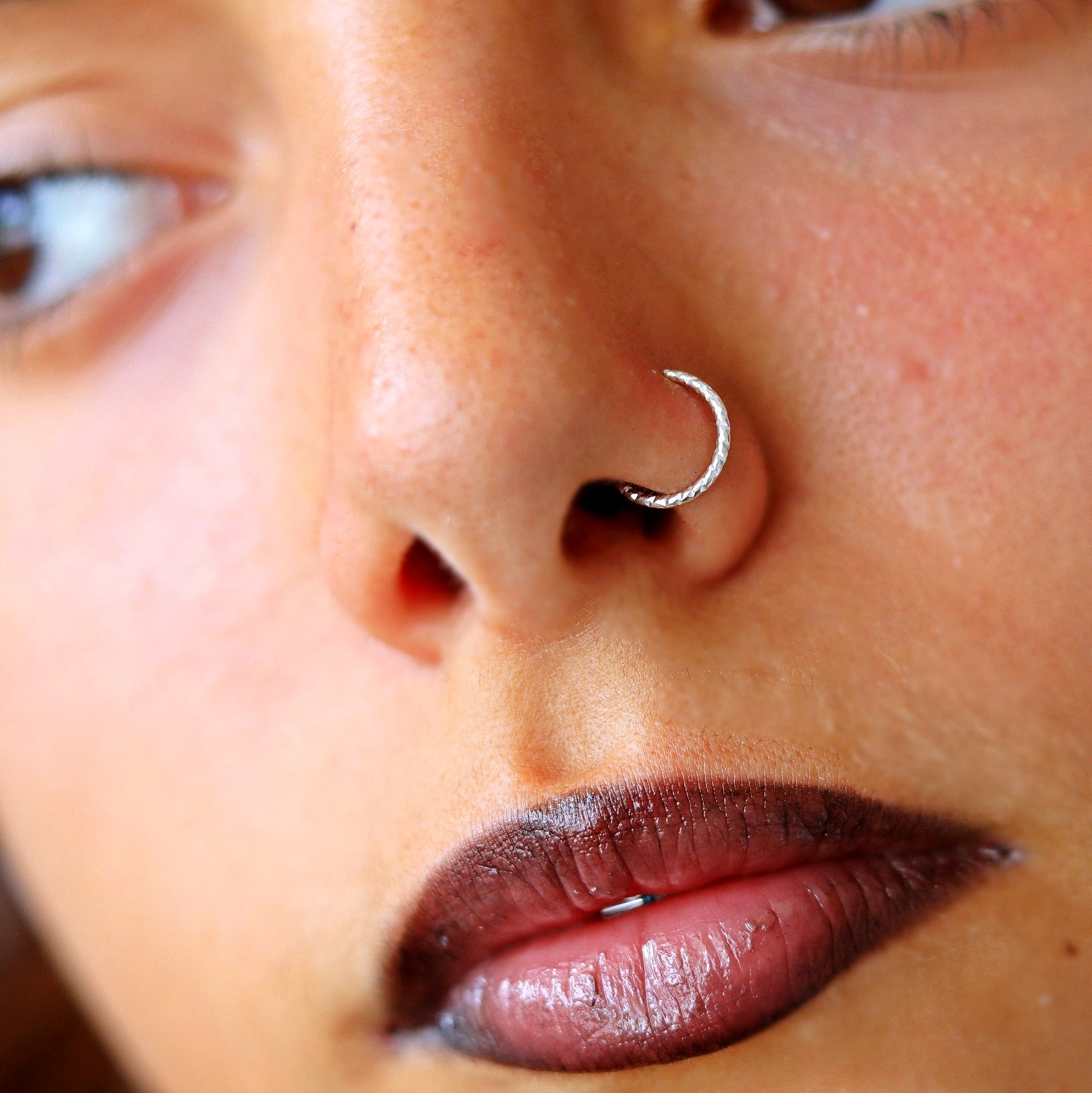 TEXTURED NOSE HOOP