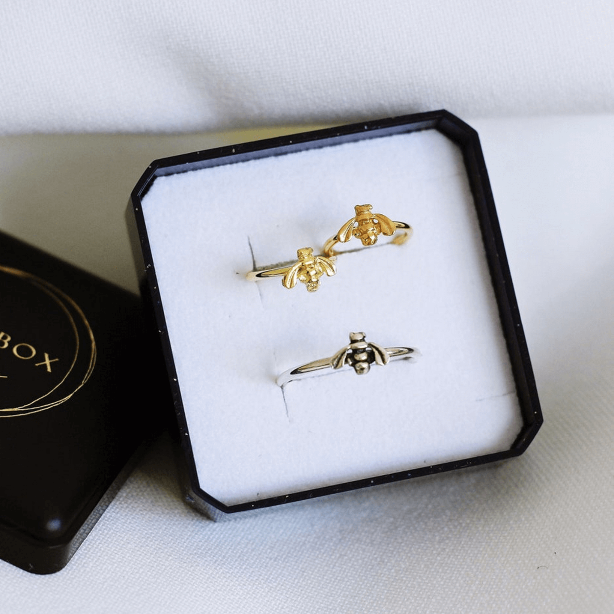Bee Conch Earring - TinyBox Jewelry