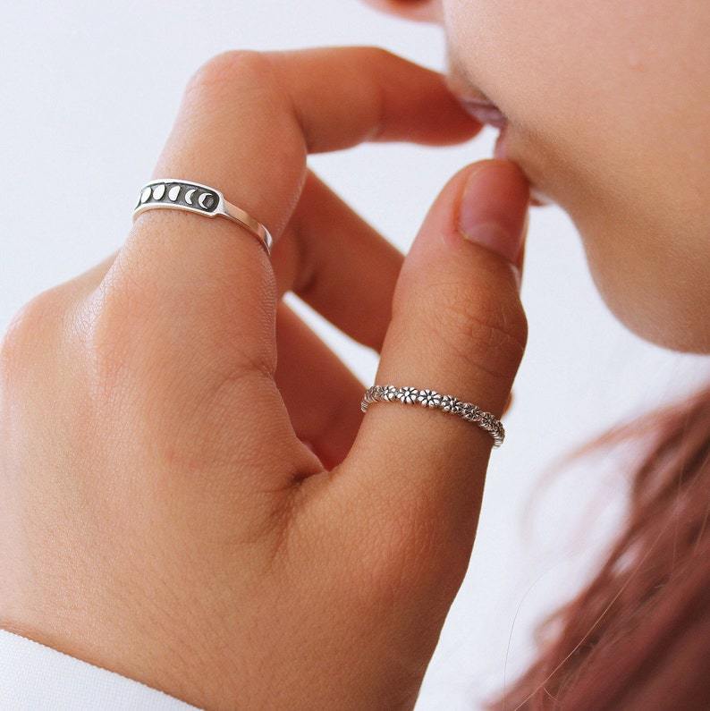 Tiny Daisy Ring - TinyBox Jewelry